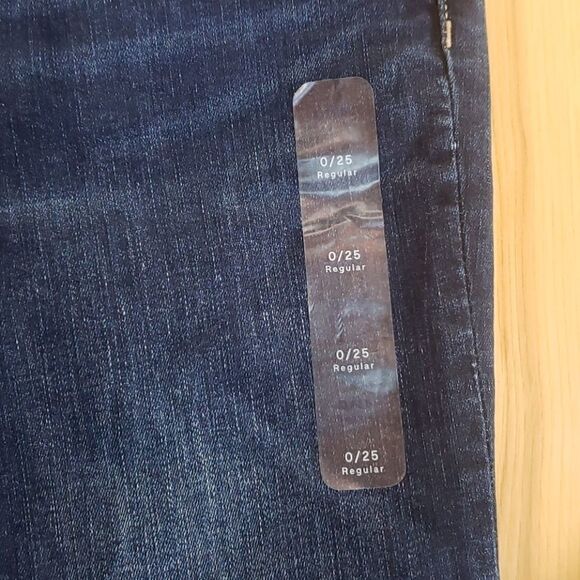 GAP CROP KICK STRETCH MID-RISE DARK WASH JEANS,  SIZE 0/25  - NEW - Picture 3 of 11